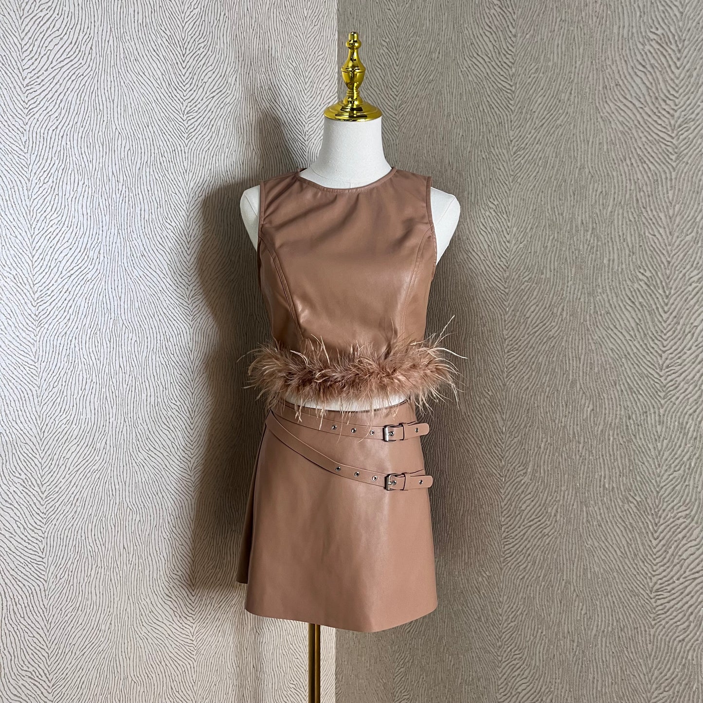 Sara Feather Set-
