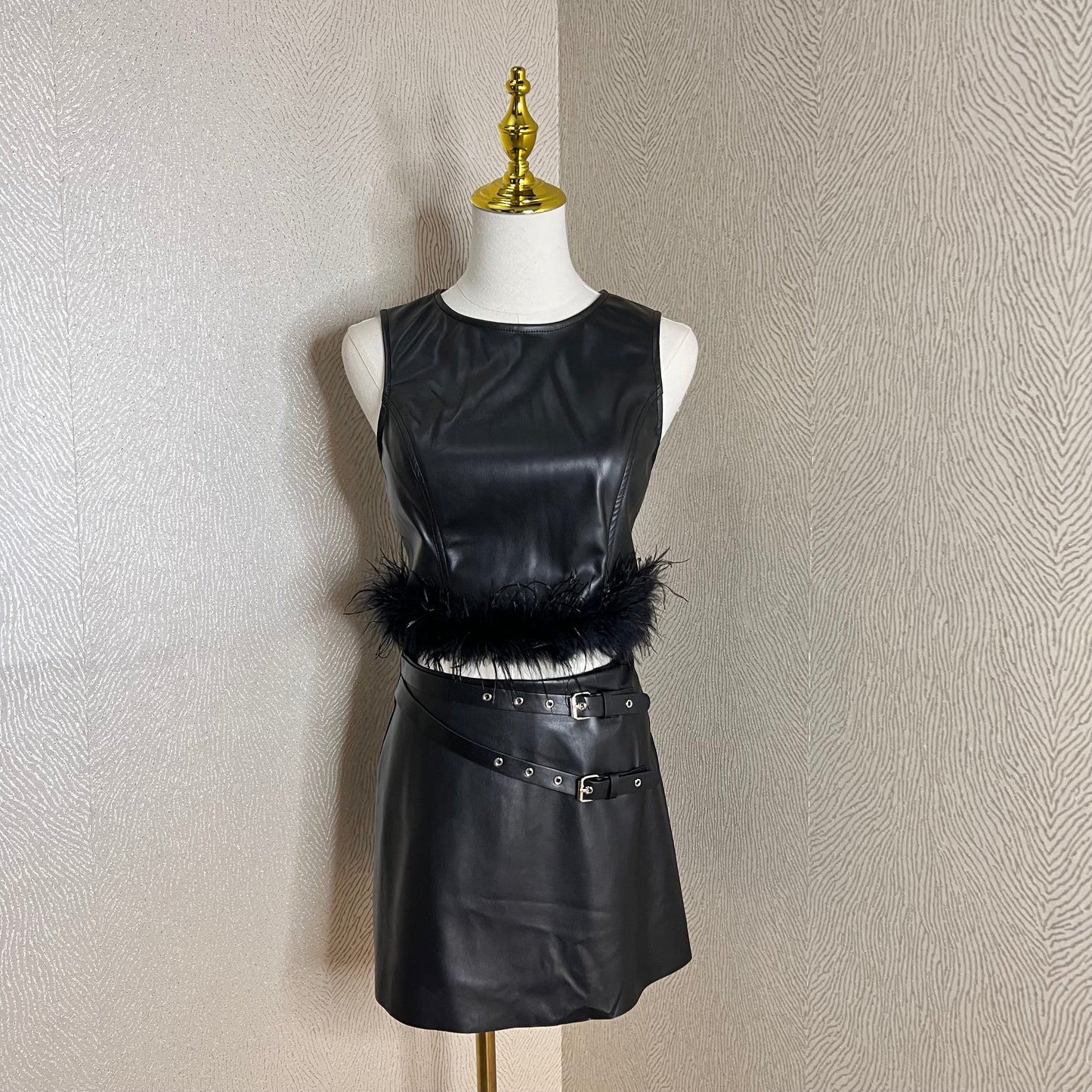 Sara Feather Set-